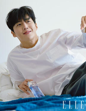Elle (Feb 2021)